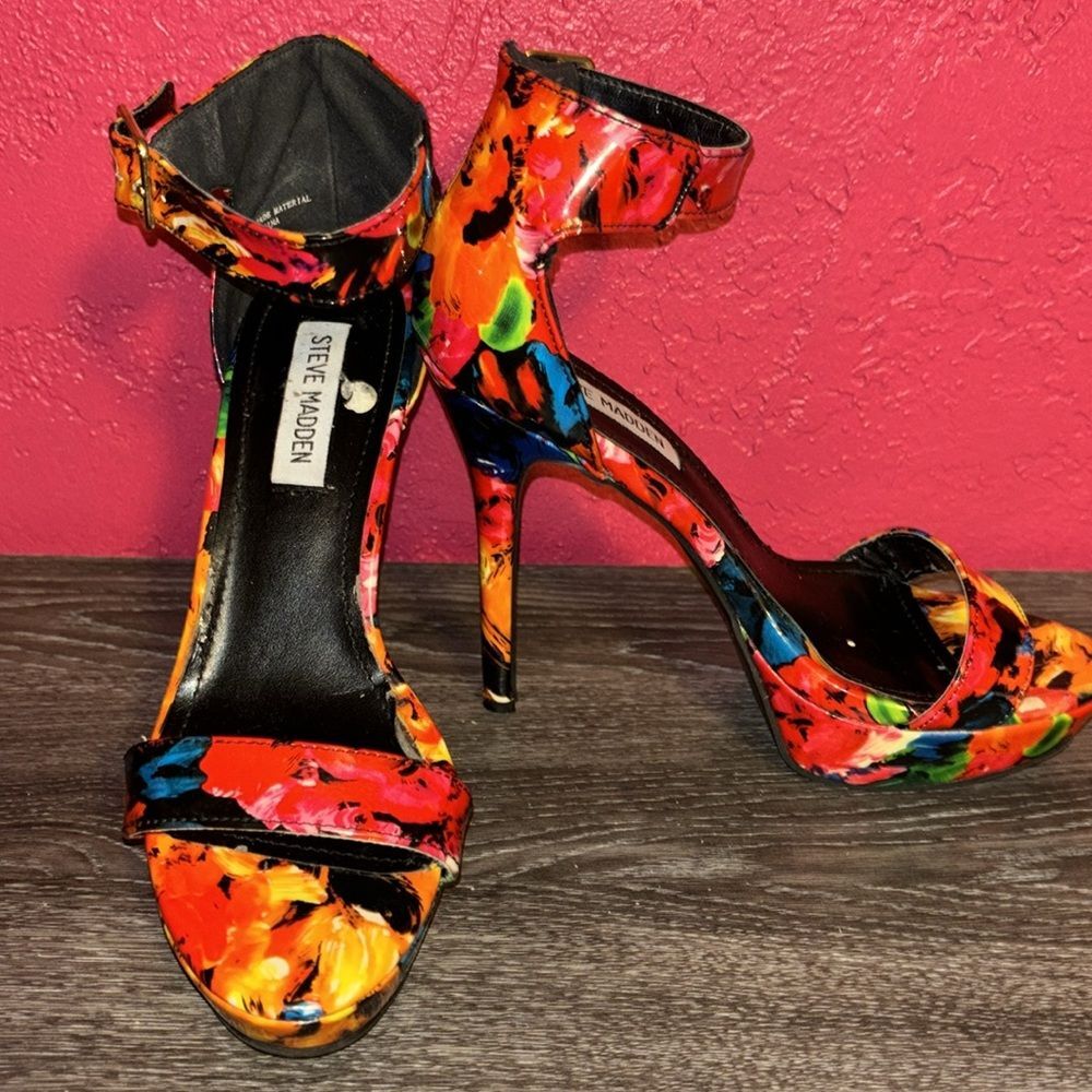 Steve Madden bright floral print stiletto sandals. Sz7.
